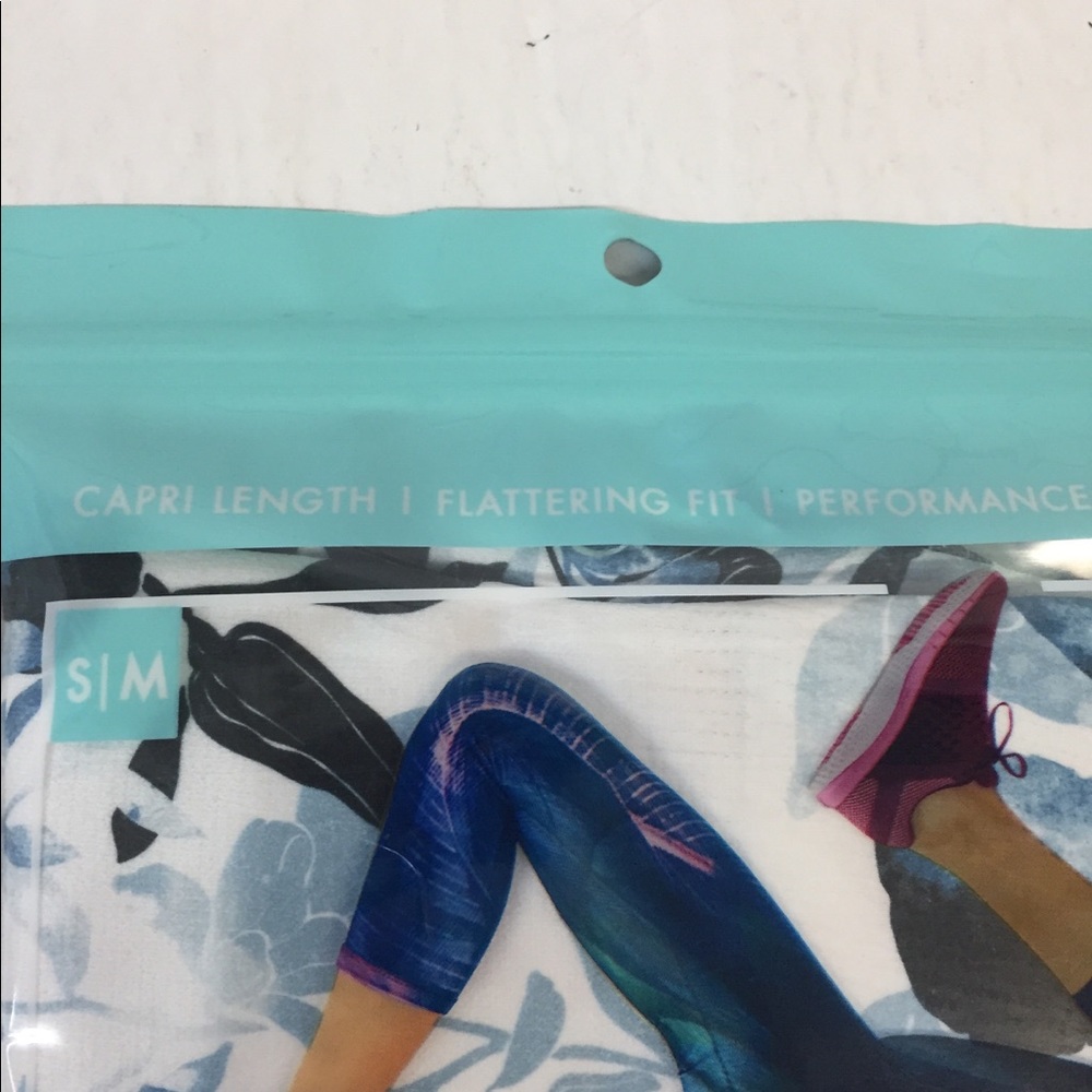 Blue Star Blue/Black Floral Capri Leggings Women’s - Picture 2 of 12